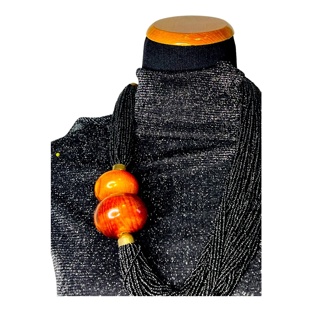 Amazing and beautiful necklace black beads with wooden balls.